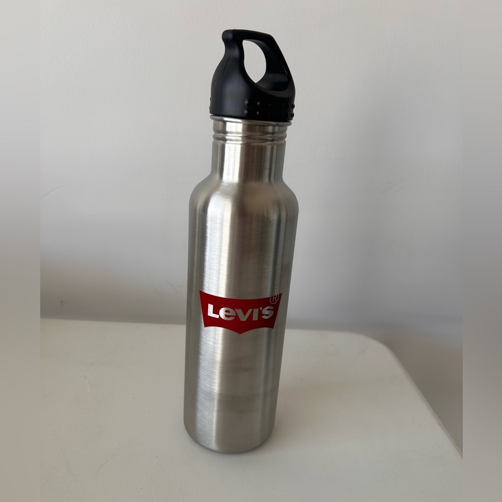 NEW Levi's Silver Stainless Steel Water Bottle with Red Logo 24oz Lightweight